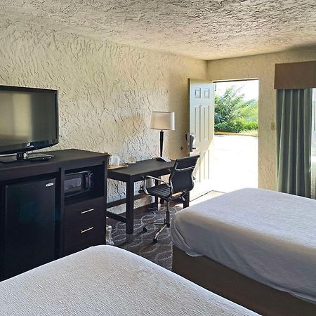 Quality Inn Clinton North Eksteriør bilde