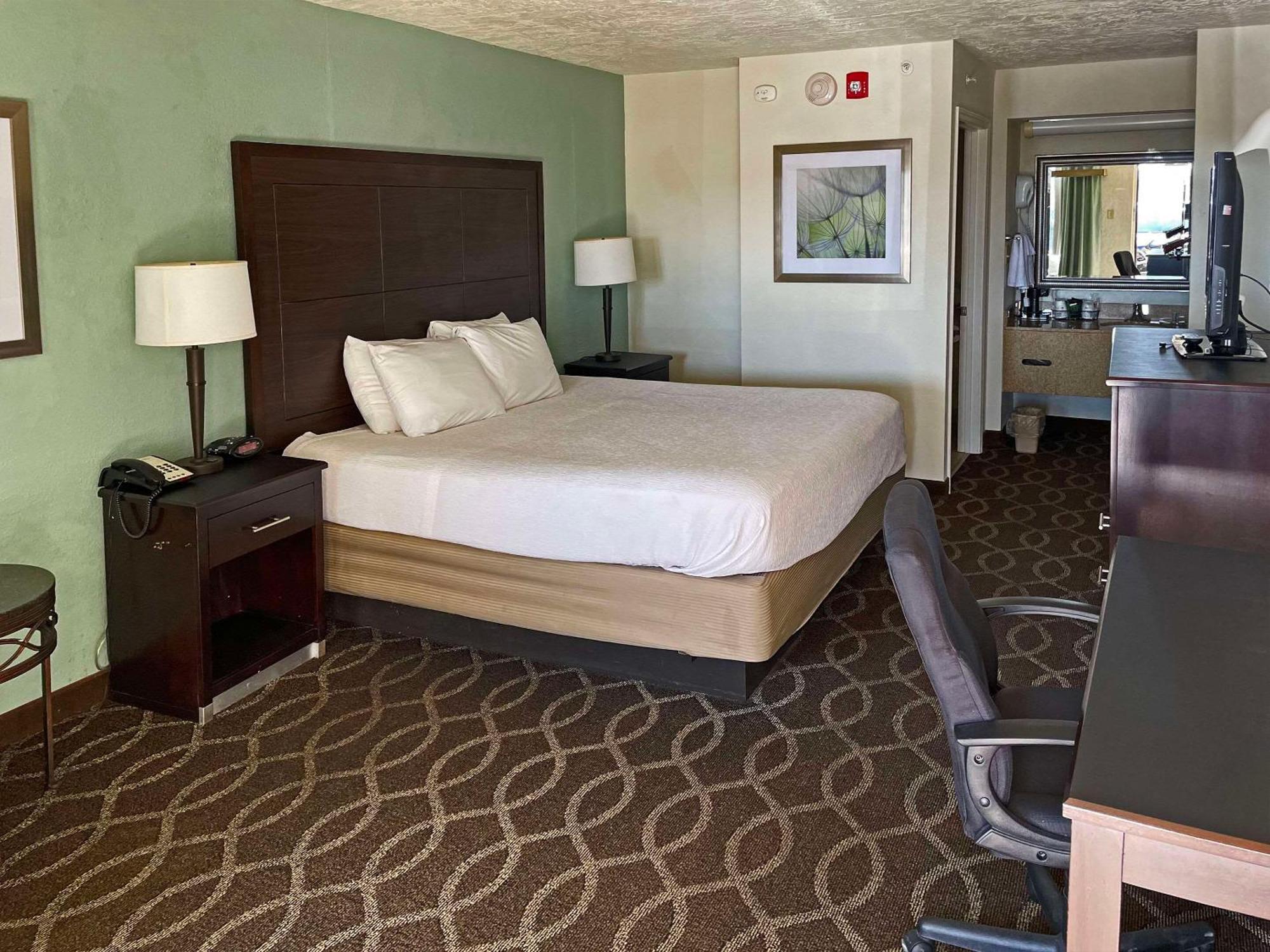 Quality Inn Clinton North Eksteriør bilde