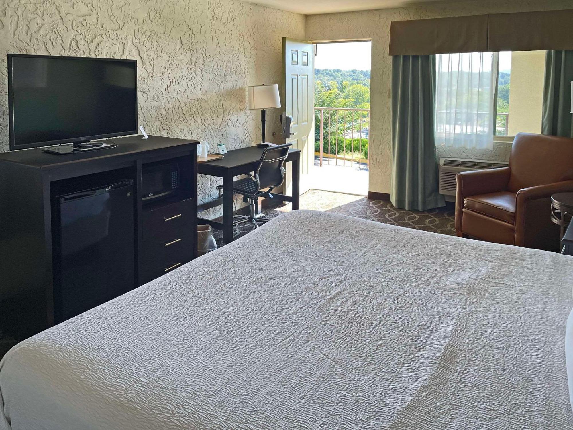 Quality Inn Clinton North Eksteriør bilde