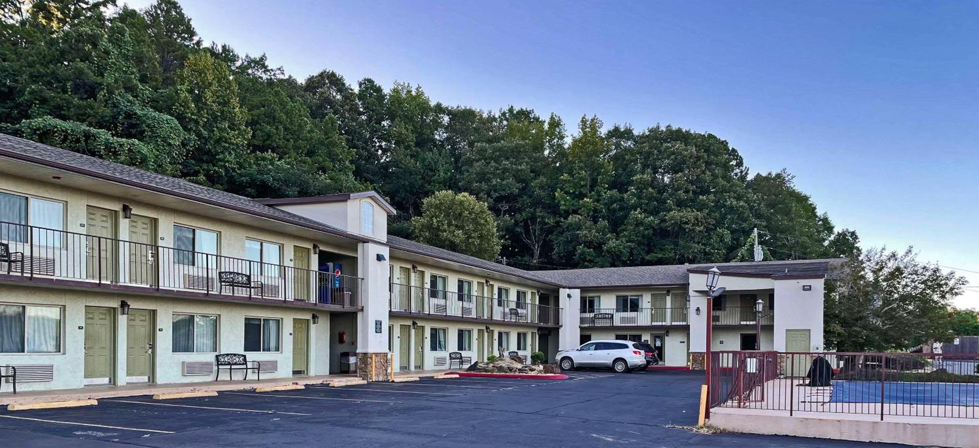 Quality Inn Clinton North Eksteriør bilde